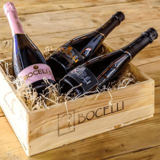 Už jste ochutnali šumivá vína Bocelli? Ideální osvěžení pro letní večery.🍾🥂 #bocelli1831 #wine #toskansko #vinobocelli...